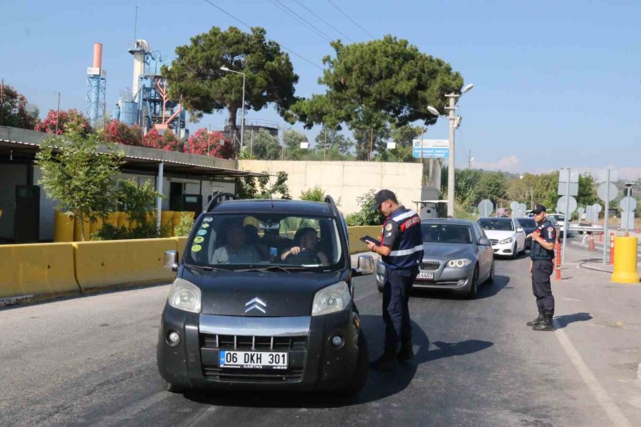 Bayramda Nüfusun İkiye Katlanması Beklenen Antalya’ya Tatilci Akını