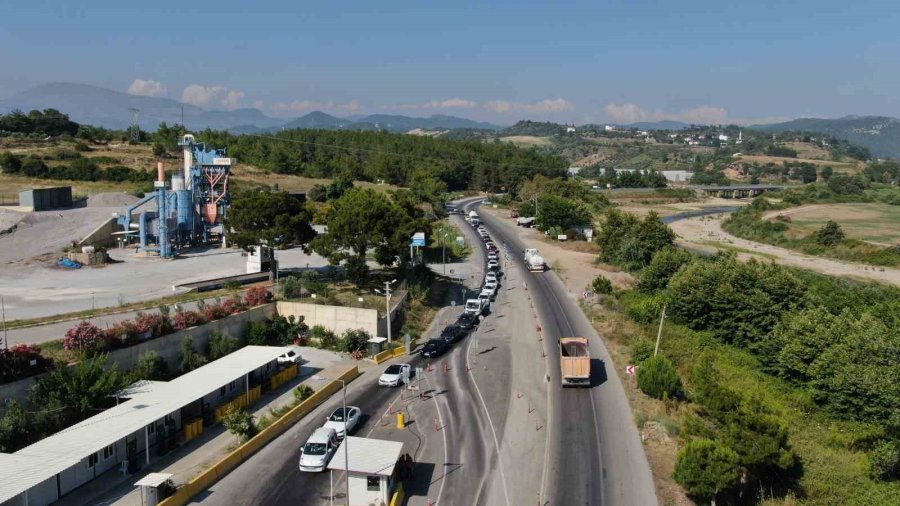 Bayramda Nüfusun İkiye Katlanması Beklenen Antalya’ya Tatilci Akını