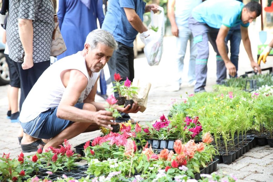 Başkan Yücel Şehitleri Ve Kimsesizleri Unutmadı