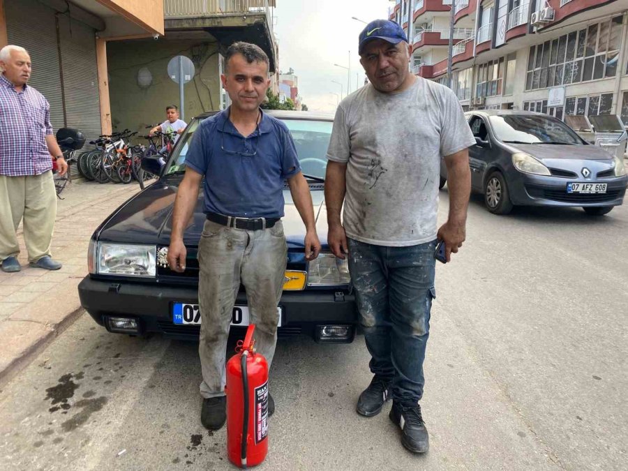 "canım" Dediği Otomobilini Küle Dönmekten Kurtaran Tamircinin İyiliğini Unutmadı