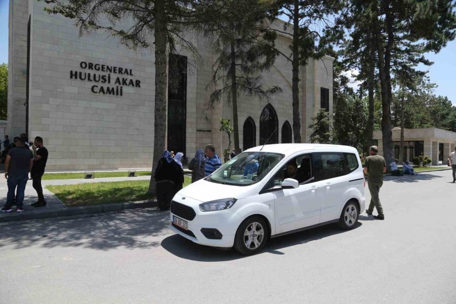 Büyükşehir’in Mezarlık İçi Ücretsiz Ulaşım Hizmeti Tam Not Aldı