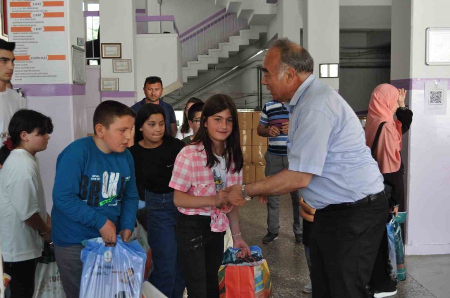 Tüm Zorlukları Rağmen Okul Birincisi Oldular