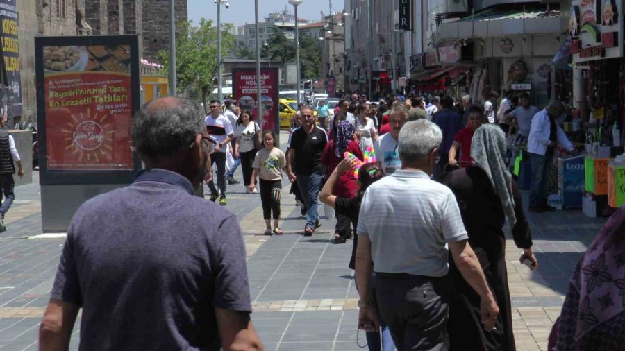 Tarihi Kapalı Çarşı’da Bayram Yoğunluğu