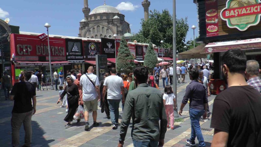 Tarihi Kapalı Çarşı’da Bayram Yoğunluğu