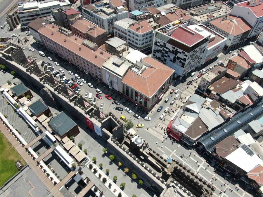 Tarihi Kapalı Çarşı’da Bayram Yoğunluğu