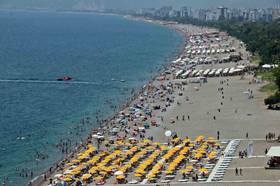 Antalya’da 300 Bin Kişilik Bayram Hareketi Sahillere Yansıdı, Yoğunluk İkiye Katlandı