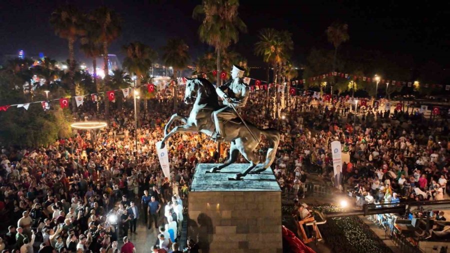 Büyükşehir’den Finike’ye Cumhuriyet Meydanı