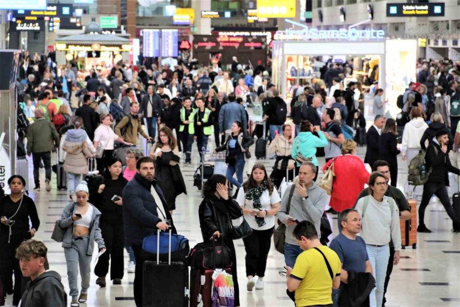 Antalya Havalimanı Tüm Zamanların Uçak Trafiği Rekorunu Kırdı