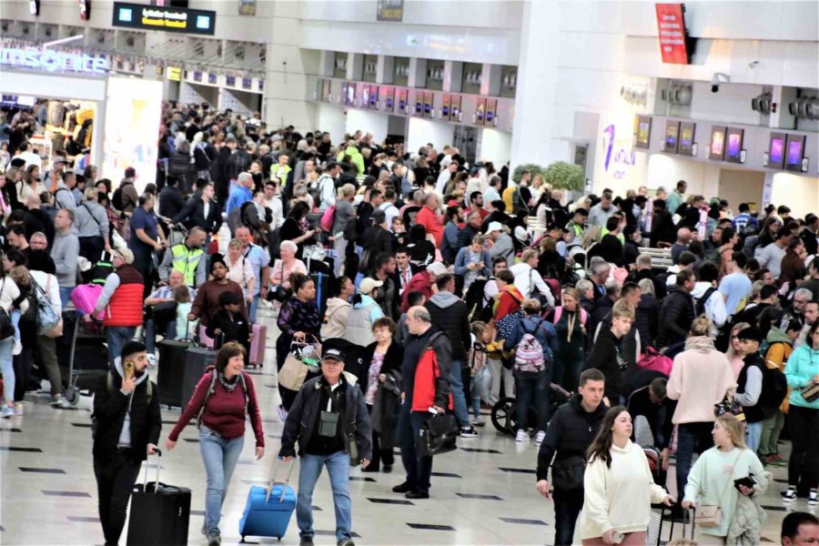 Antalya Havalimanı Tüm Zamanların Uçak Trafiği Rekorunu Kırdı