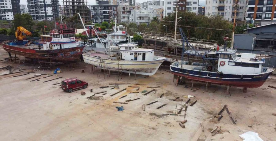 Ekmek Tekneleri Yeni Sezon İçin Bakıma Alındı