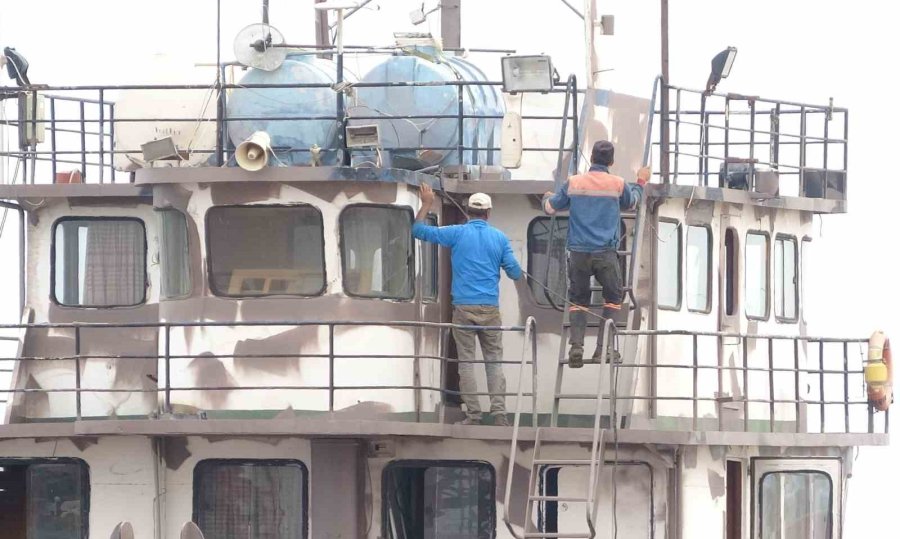 Ekmek Tekneleri Yeni Sezon İçin Bakıma Alındı