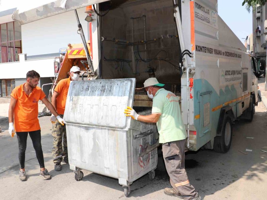 Toroslar’da Bayram Sonrası Çöp Konteynerleri Dezenfekte Edildi