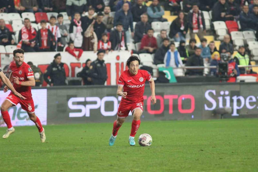 Antalyaspor, Japon Futbolcu Shoya Nakajima İle Yollarını Ayırdı