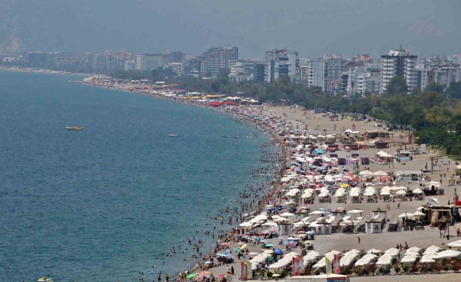 Antalya’ya Bayramda Tatilci Yağdı, Rakam Beklenenin İki Katı Oldu