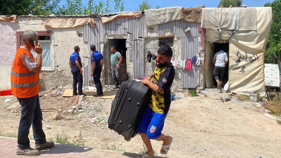 Kaçak Gecekondu Yıkımında Zabıtanın ‘türk Bayrağı’ Hassasiyeti