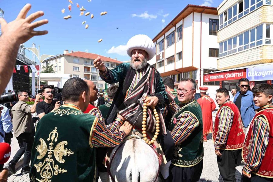 Nasreddin Hoca Göle Mayayı “bu Kez Tutacak” Temennisi İle Çaldı