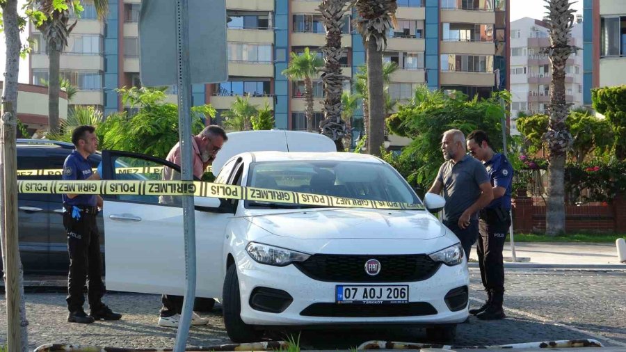 Park Halindeki Kiralık Otomobilde Cesedi Bulundu