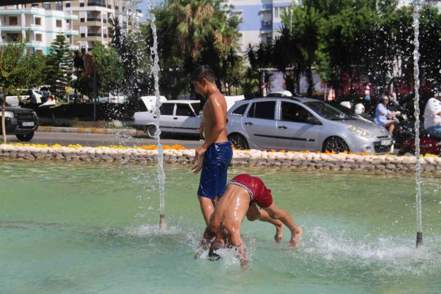 Antalya’da Çocukların Tehlikeli Serinlik Sezonu Açıldı