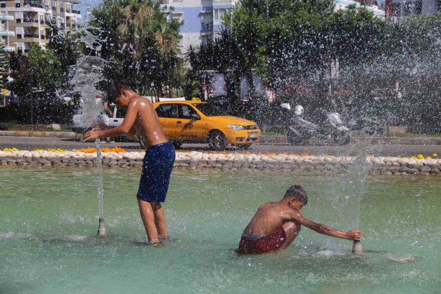 Antalya’da Çocukların Tehlikeli Serinlik Sezonu Açıldı