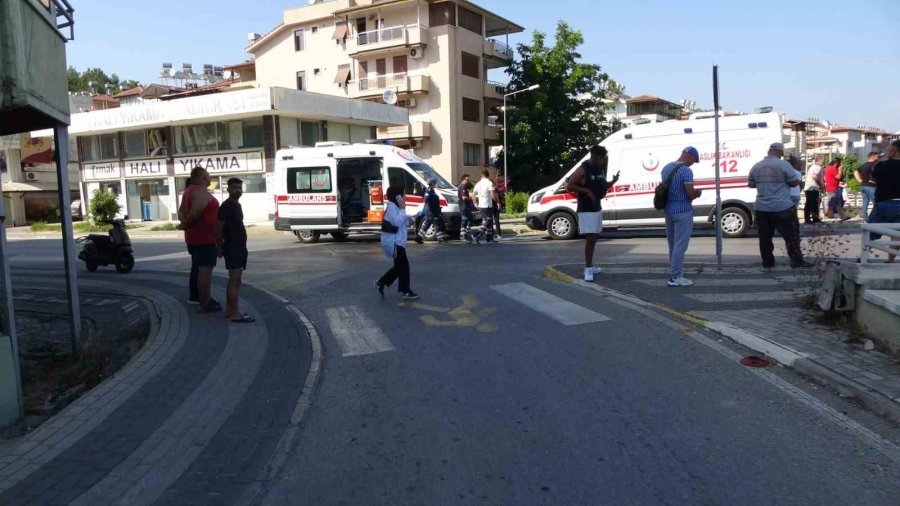 Köprü Çıkışında Çarpışan Araçlar, Korkuluğa Takıldı