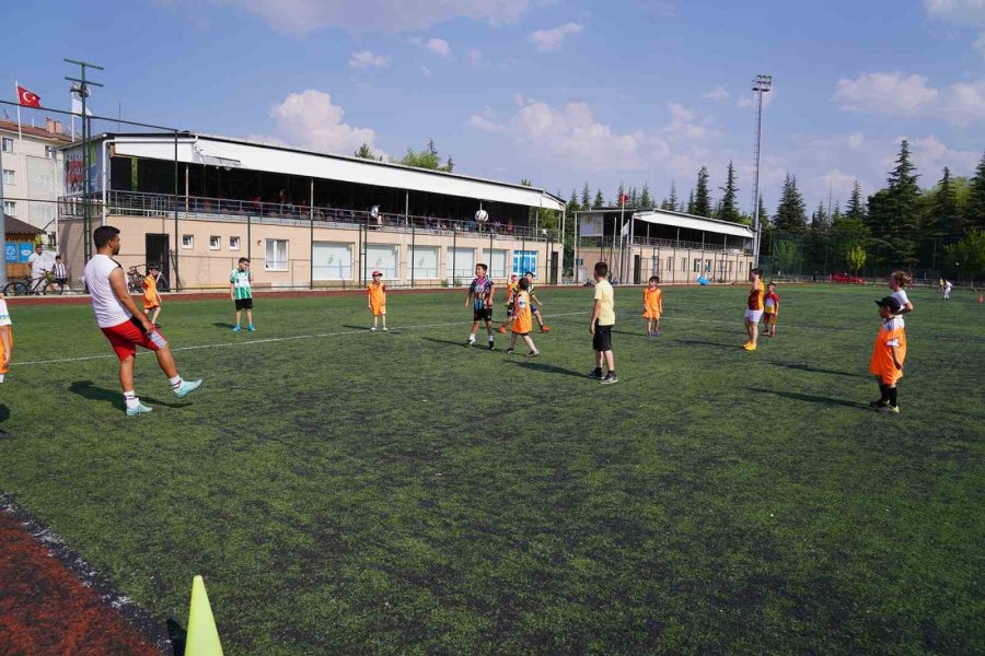 Futbol Yaz Okulu Başladı