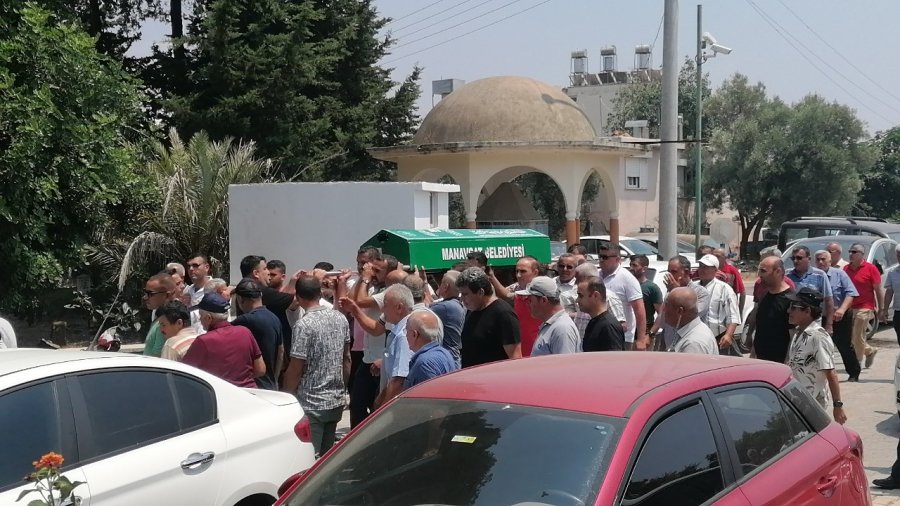 Tedavi Gördüğü Hastanede Hayatını Kaybeden Muhtar, Son Yolculuğuna Uğurlandı