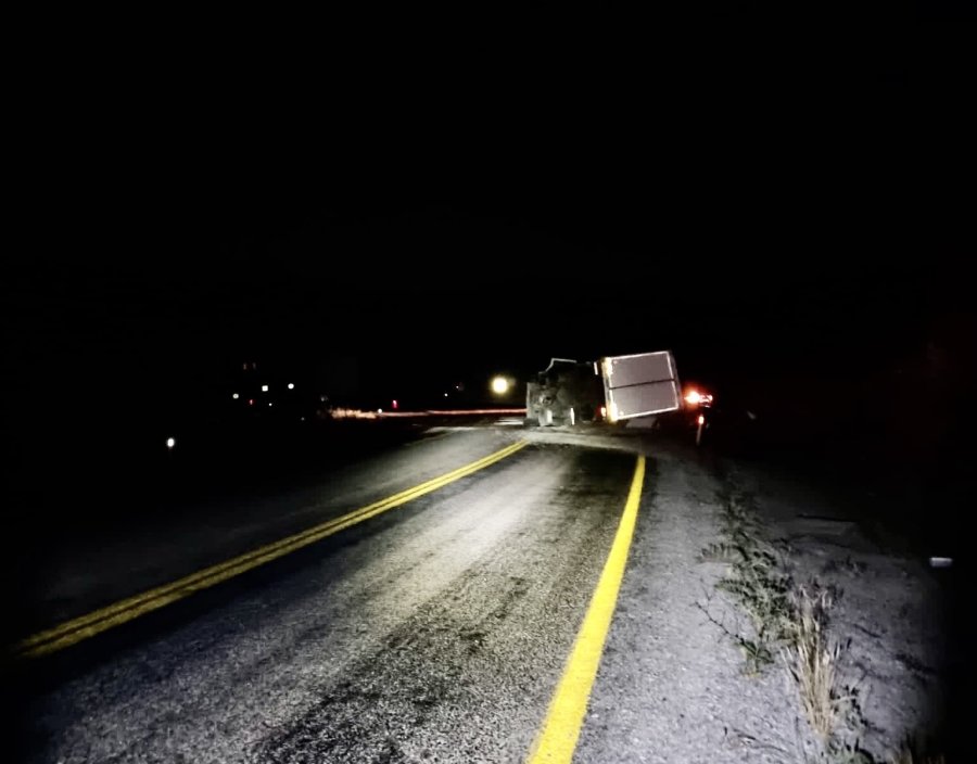 Antalya’da Tır Devrildi: 1 Yaralı