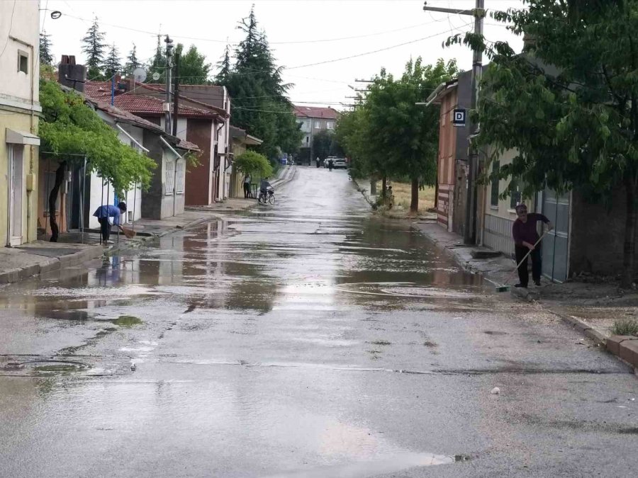 Gök Gürültülü Sağanak Yağış Sürücülere Zor Anlar Yaşattı