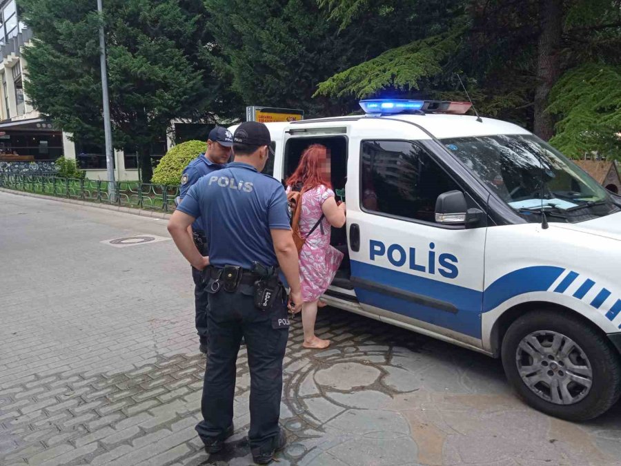 İntihar Edecek Sanılan Kadın Olay Yerine Gelen Polisleri Güldürdü