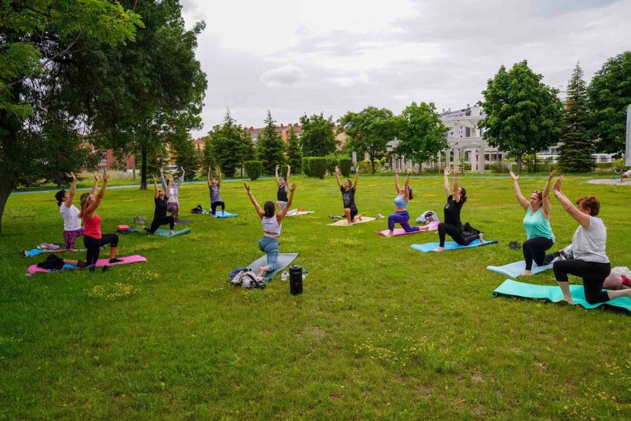 Açık Havada Yoga Keyfi