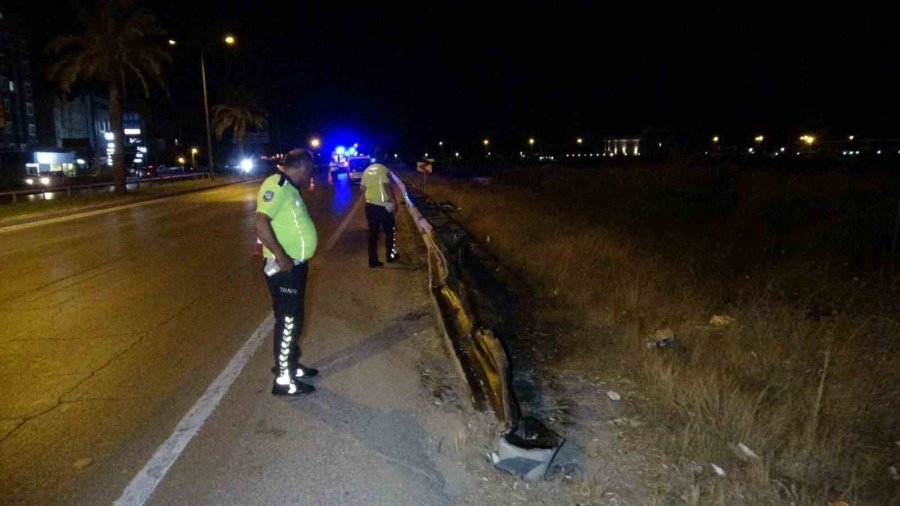 Bariyerlere Çarpan Araç Taklalar Atarak Yaklaşık 100 Metre Sürüklendi: 2 Yaralı