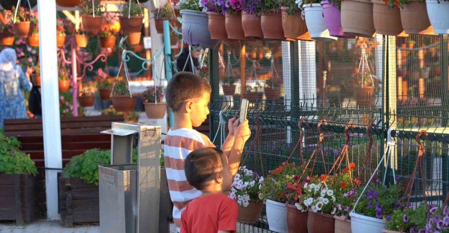 “selçuklu Çiçek Bahçesi” Yoğun İlgi Görmeye Devam Ediyor