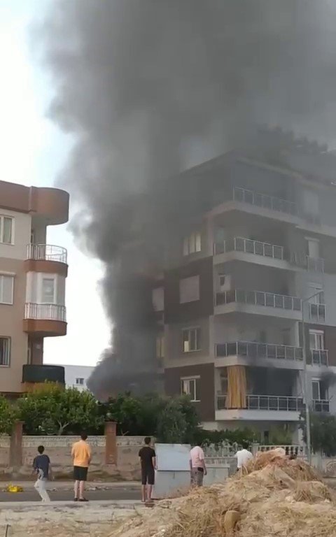 Antalya’da Korkutan Yangın: 5 Kişi Dumandan Etkilendi