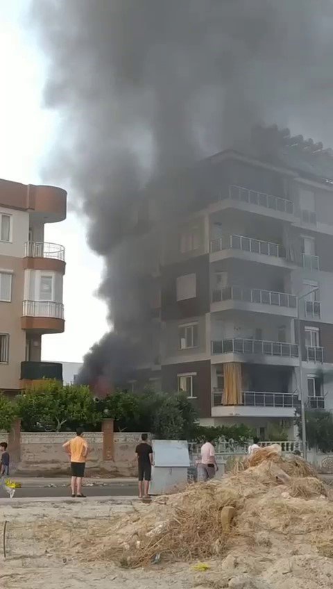 Antalya’da Korkutan Yangın: 5 Kişi Dumandan Etkilendi