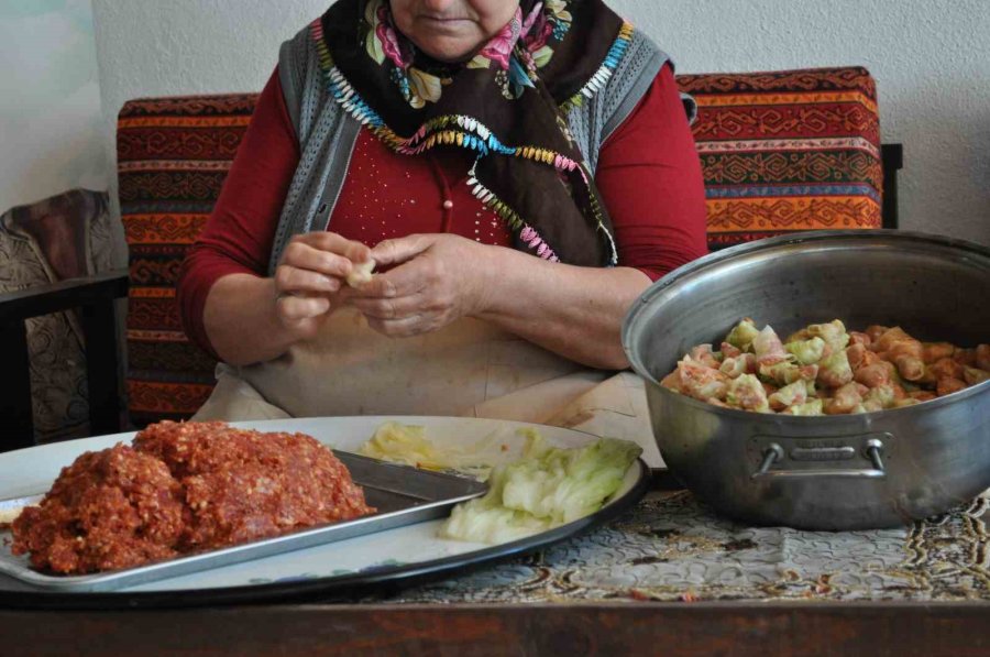 Sivrihisar’ın Üçgen Şeklindeki Özel Kelem Dolması