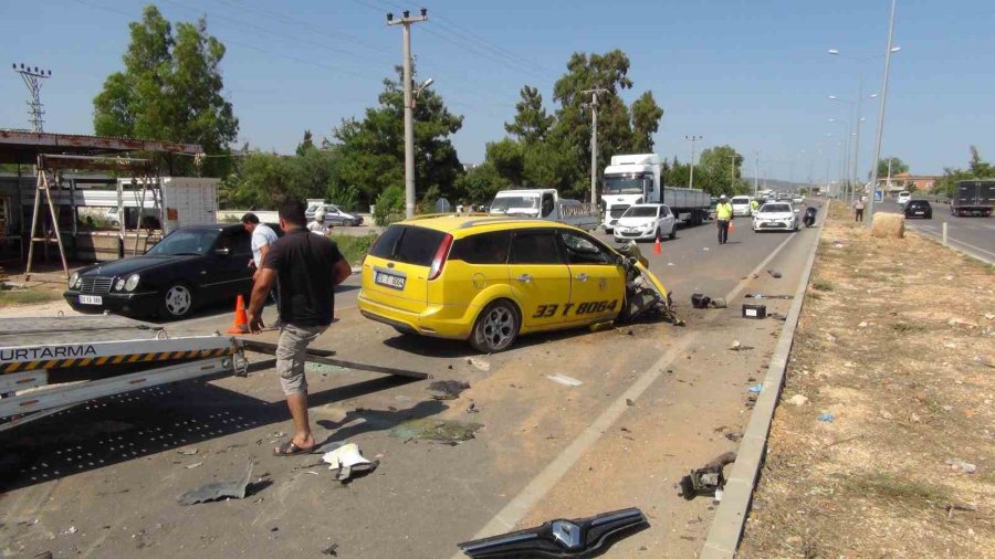 Mersin’de Trafik Kazası: 5 Yaralı