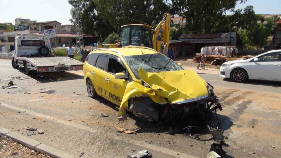 Mersin’de Trafik Kazası: 5 Yaralı