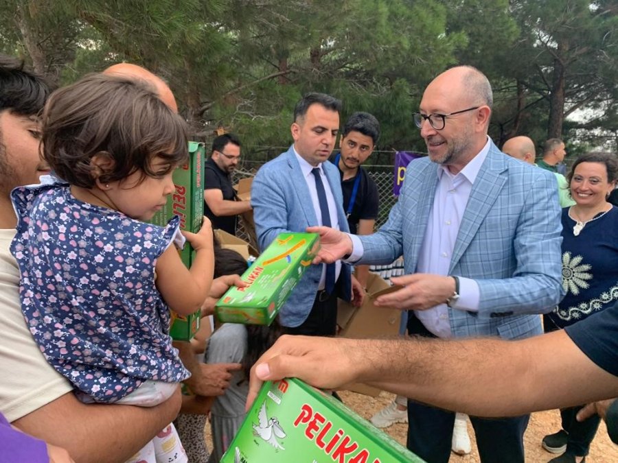 Rektör Erdal, Hatay’da Depremzede Miniklerle Bir Araya Geldi