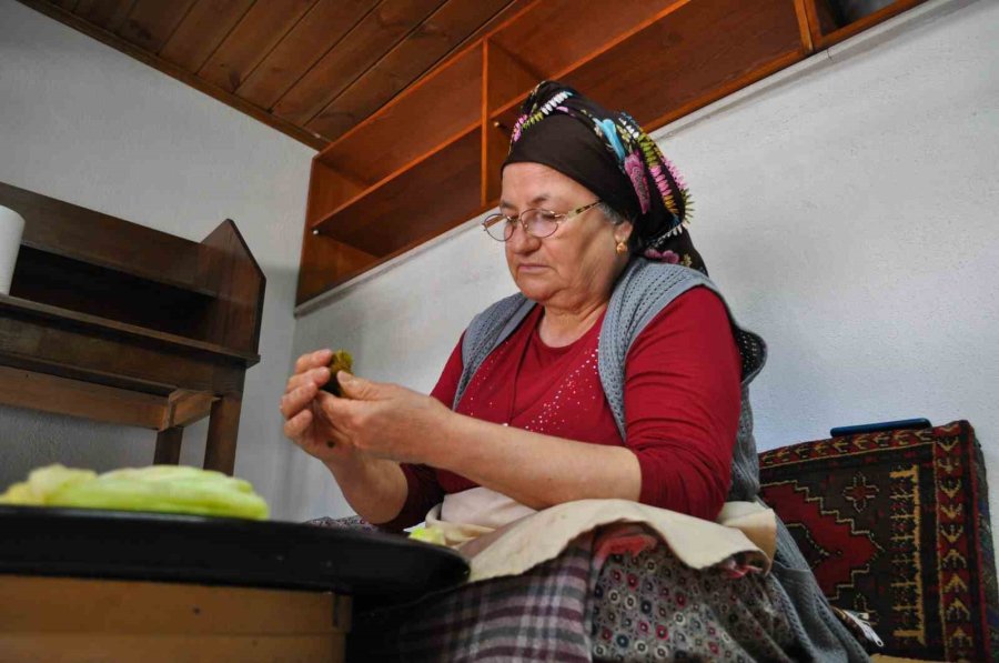 Sivrihisar’ın Üçgen Şeklindeki Özel Kelem Dolması