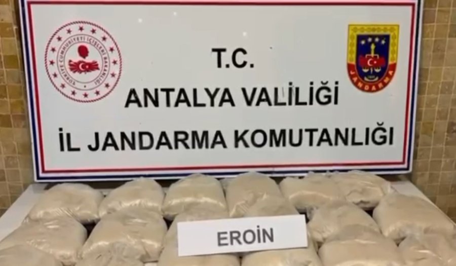 Jandarmadan ’çat’ Kapı Uyuşturucu Operasyonu: 68,2 Kilogram Eroin Ele Geçirildi