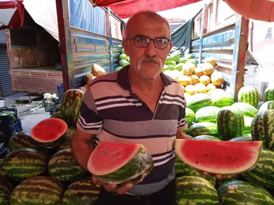 Tamamını Alamayan Yarım Veya Çeyrek Karpuzu Tercih Ediyor