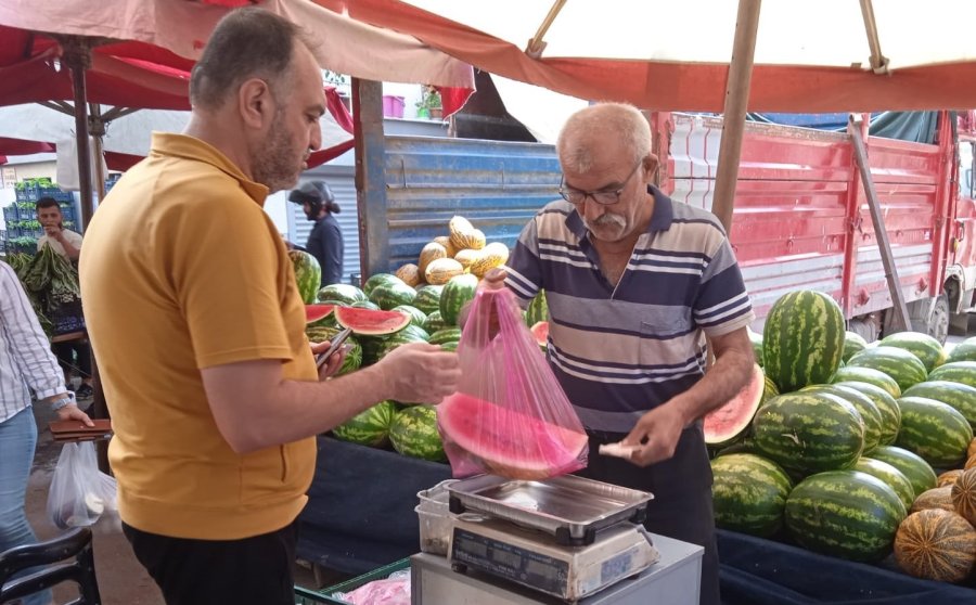 Tamamını Alamayan Yarım Veya Çeyrek Karpuzu Tercih Ediyor