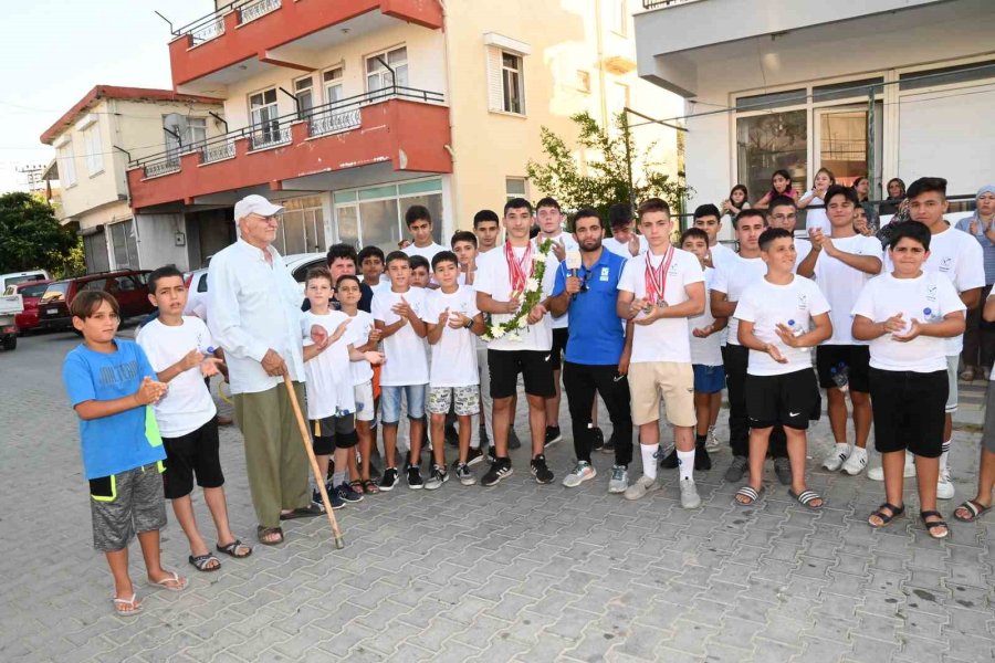 Boy Atlayan Pehlivan Bozkurt’a, Manavgat’ta Coşkulu Karşılama