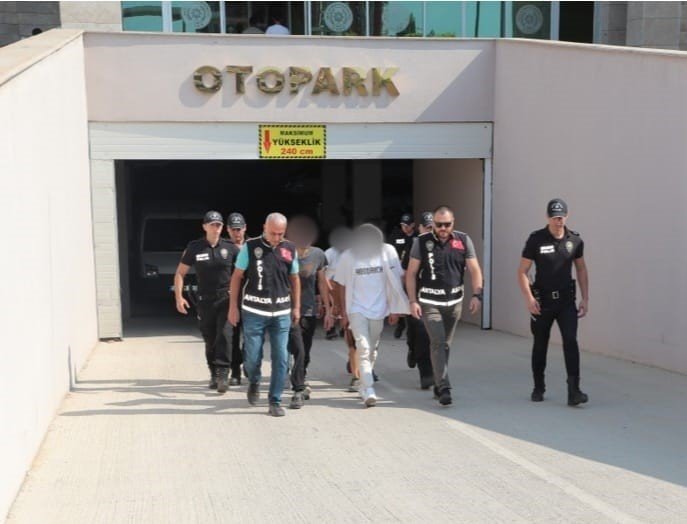 Antalya’da Eş Zamanlı Operasyonda Aranan 101 Şahıs Yakalandı