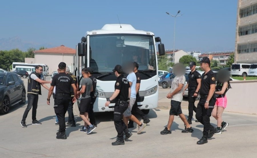 Antalya’da Eş Zamanlı Operasyonda Aranan 101 Şahıs Yakalandı