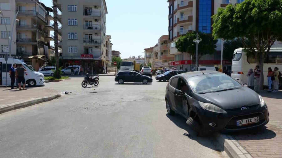 Aynı Yerde 1 Saat Arayla Meydan Gelen Kazalarda Motosiklet Sürücüleri Yaralandı