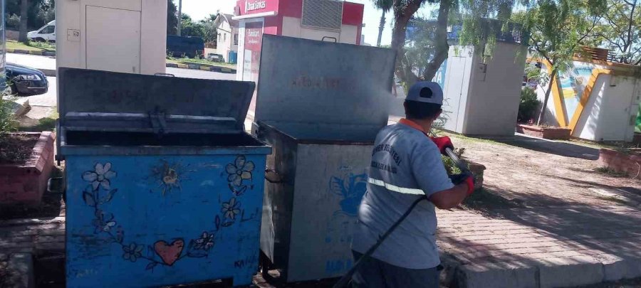 Kemer’de Çöp Konteynerleri Dezenfekte Ediliyor