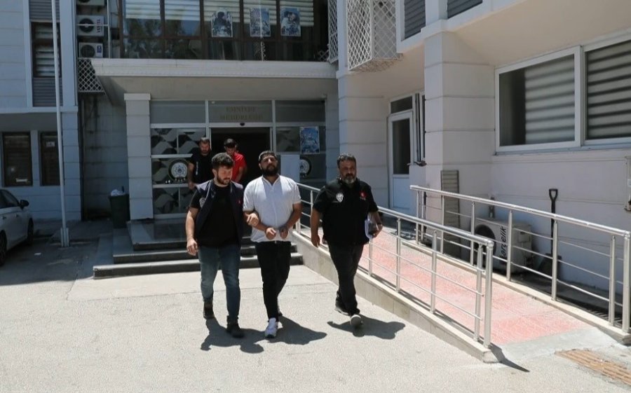 Mersin’de Araç Kundaklayan 4 Şüpheli Yakalandı