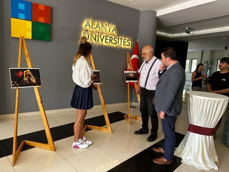 Alanya Üniversitesi’nde 15 Temmuz Fotoğraf Sergisi