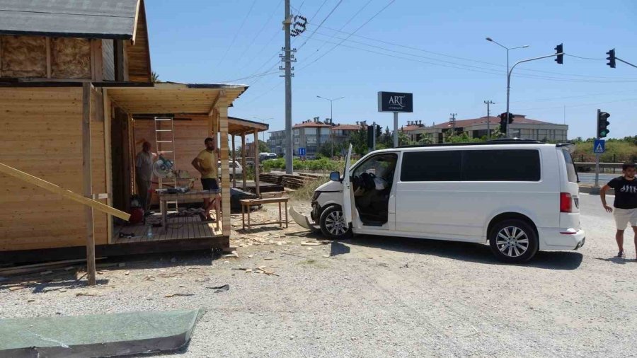 Marangoz Ustası Kaza Yapan Aracın Altında Kalmaktan Son Anda Kurtuldu